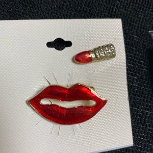 TED LIPS AND LIPSTICK PIN/BROACH